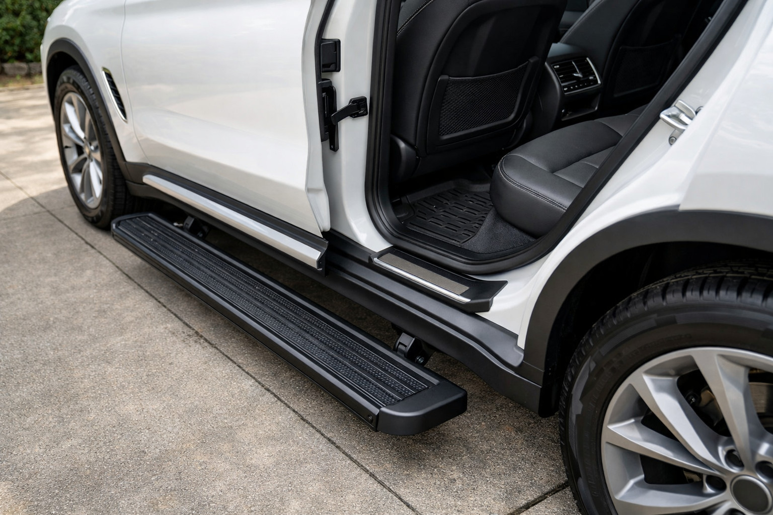 Qué instalar en el BMW X3 G01 para entrar cómodo y mantener los umbrales limpios