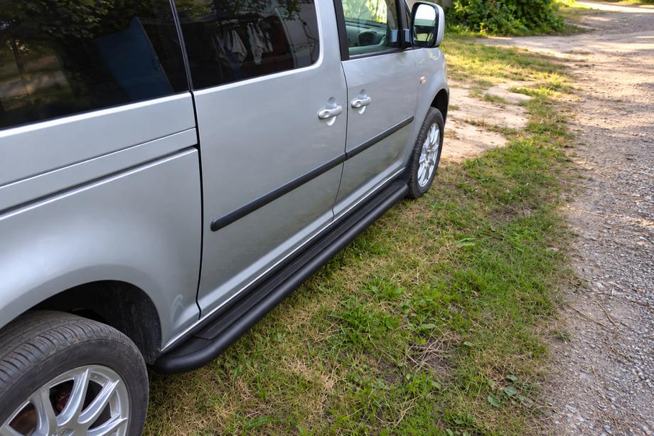 Volkswagen Caddy 2004-2010 Estribos laterales Premium Black (2 uds., acero inoxidable) Foto 2