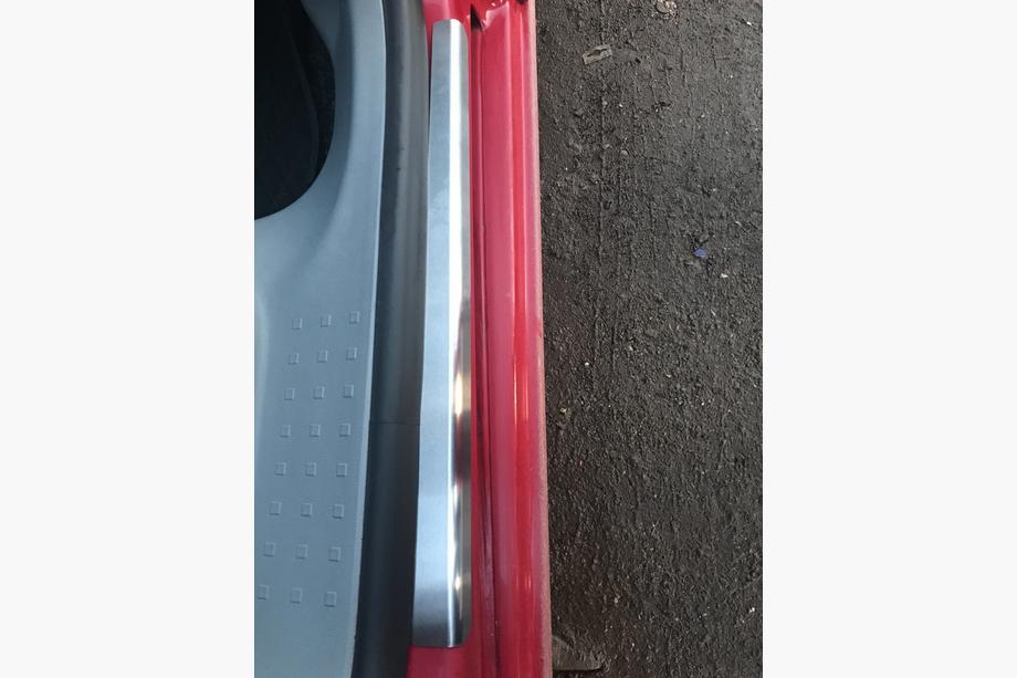 Volkswagen Caddy 2010-2015 Cubiertas de Umbral de Puerta Natanika Standard (4 uds, Acero Inoxidable) Foto 5