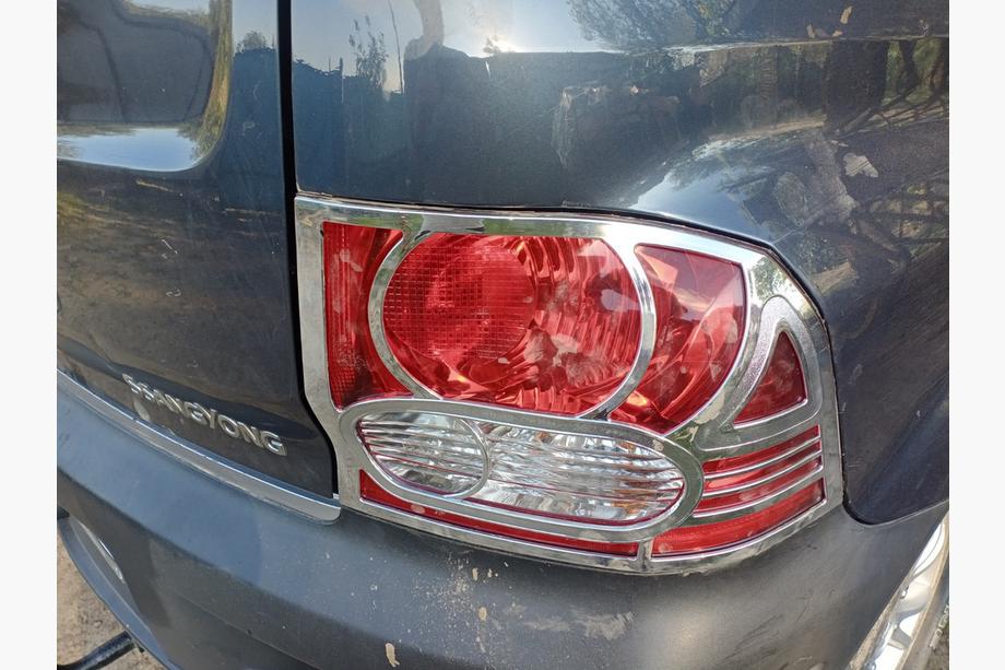 SsangYong Action 2005-2018 Cubiertas Cromadas para Luces Traseras (2 uds, plastico) Image