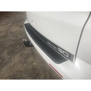 Protector de parachoques trasero con borde (plástico ABS) Volkswagen T5 2010-2015 foto 4
