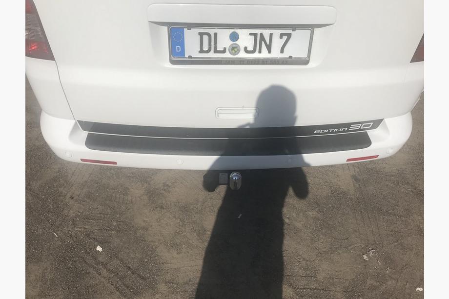 Volkswagen T5 2010-2015 Protector de parachoques trasero con borde (plástico ABS) Foto 5