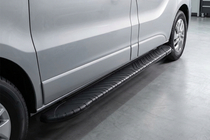 Opel Vivaro 2015-2019 Estribos Laterales Bosphorus Black (2 uds., Aluminio) foto 1