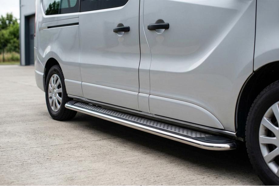 Opel Vivaro 2015-2019 Estribos Laterales Maydos V2 (2 uds., Aluminio y Acero Inoxidable) Image