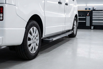 Renault Trafic 2015- Estribos Laterales RedLine V1 (2 uds., Aluminio) foto 1