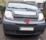 Renault Trafic 2001–2015 Cubierta central de parrilla de invierno (encima de la matrícula) 2007-2015, Mate foto 1
