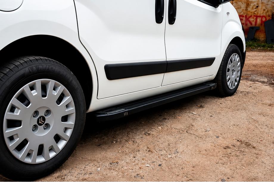Citroen Nemo 2007-2017 Estribos Laterales Rainbow Black (2 uds, Perfil de Aluminio) Image