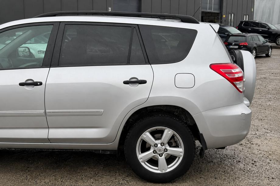 Toyota Rav 4 2006-2013 Barras longitudinales de techo OEM negras (aluminio) Image