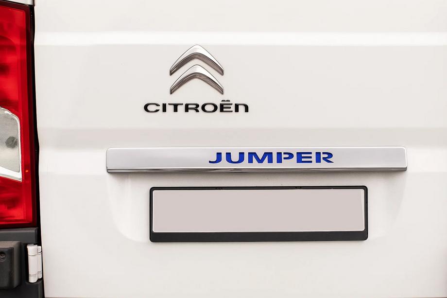 Citroen Jumper 2007-2025 Moldura cromada sobre la matrícula con LED azul (acero inoxidable) Image