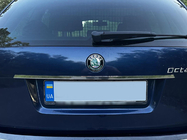 Skoda Octavia II A5 2010-2013 Moldura cromada sobre la matrícula Carmos (acero inoxidable) foto 5