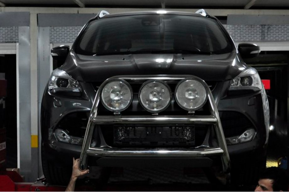Ford Kuga/Escape 2013-2019 Defensa Delantera WT018 (Acero Inoxidable) Foto 5
