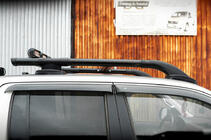 Volkswagen Amarok 2010-2022 Barras de techo Black Shark (con travesaños) foto 3