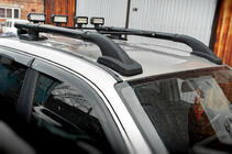 Volkswagen Amarok 2010-2022 Barras de techo Black Shark (con travesaños) foto 2