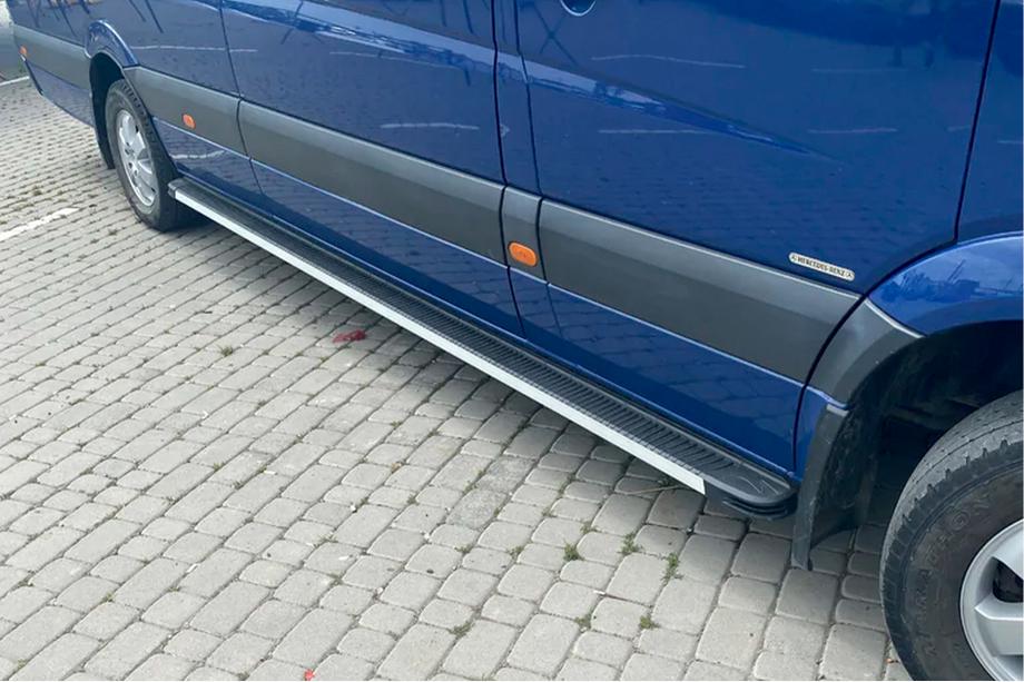 Mercedes Sprinter W906 2006–2018 Estribos Laterales Maya (2 uds., Aluminio) Image