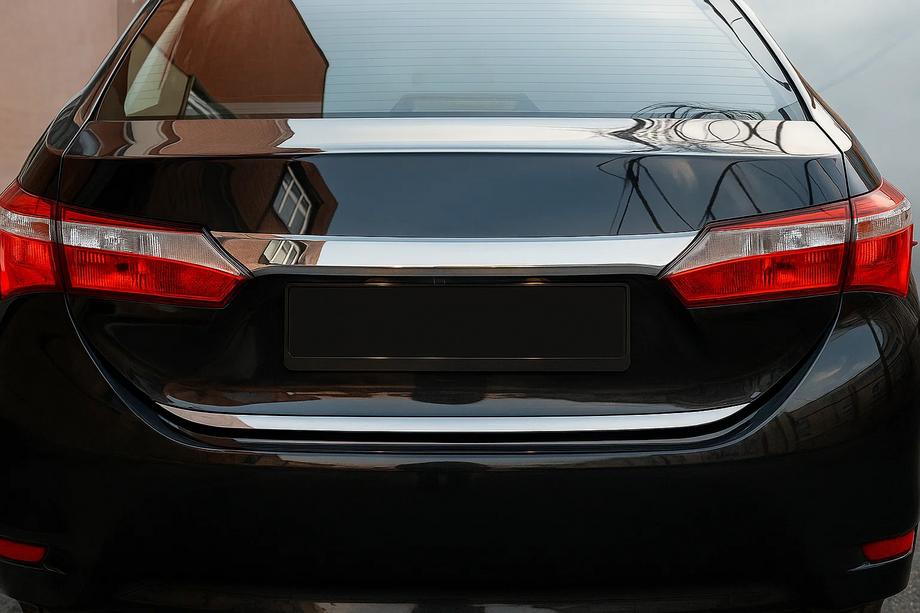 Toyota Corolla 2013-2019 Moldura maletero acero inoxidable Image