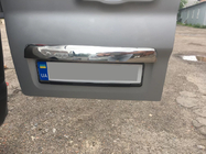 Renault Trafic 2015- Moldura de acero inoxidable sobre la matrícula foto 3