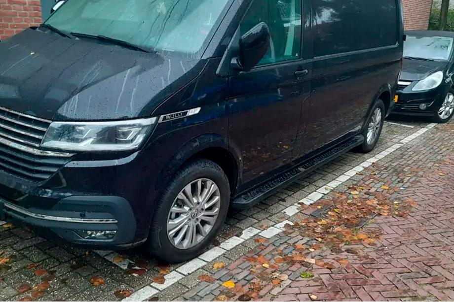 Volkswagen T6 2015-2024 Estribos Laterales Allmond Black (2 uds., Aluminio) Image
