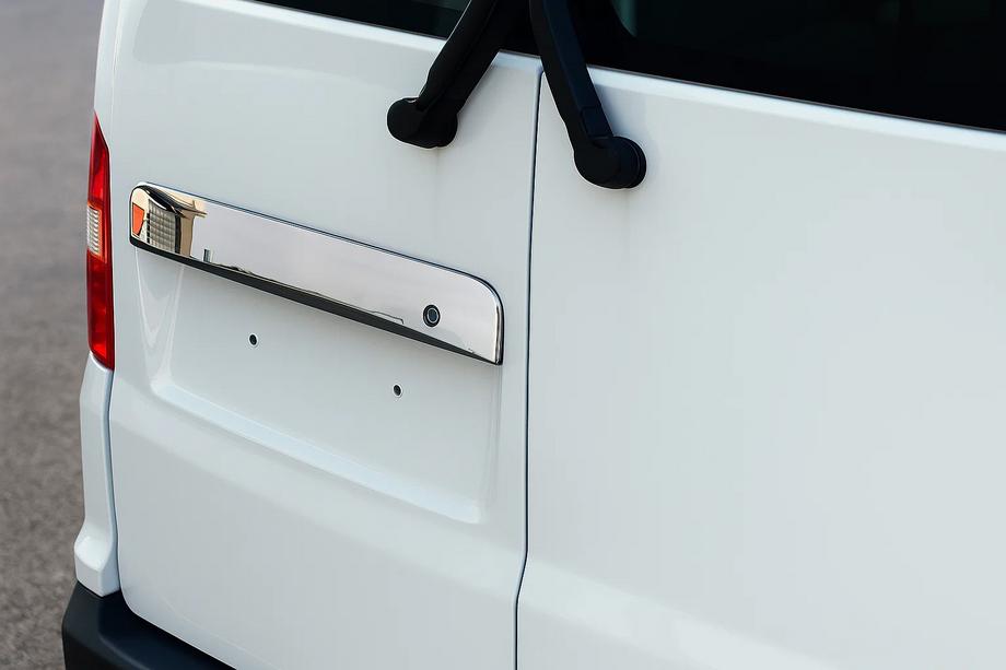 Volkswagen T5 Multivan 2003–2010 Moldura de acero inoxidable sobre la matrícula para puertas traseras abatibles Image