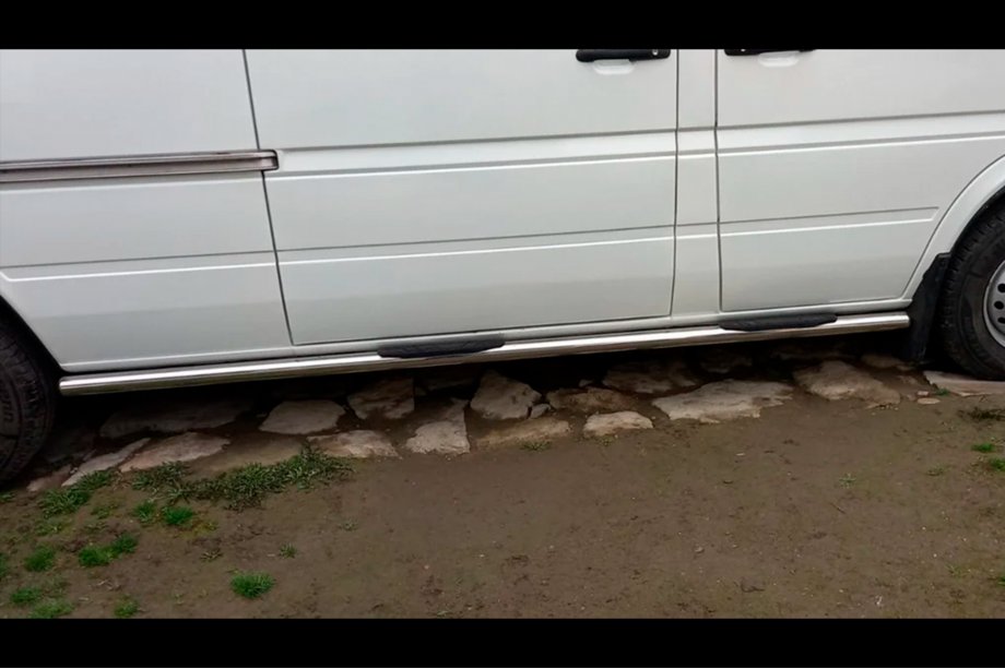Mercedes Sprinter W901/902/903/904/905 1995–2006 Tubos Laterales (2 uds., Acero Inoxidable) Batalla media, Ø70 Foto 3