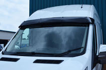 Ford Transit 2014- Visera parabrisas (negro brillo, 5mm) foto 4