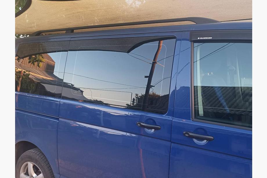 Volkswagen T5 Transporter 2003-2010 Barras de Techo Negras Base larga, pies de plástico Foto 17