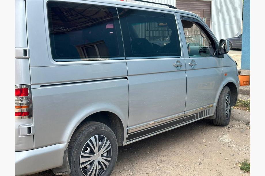 Volkswagen T5 Multivan 2003–2010 Molduras de ventana delanteras (2 uds, acero inoxidable) Carmos - Acero Inoxidable Turco Foto 4