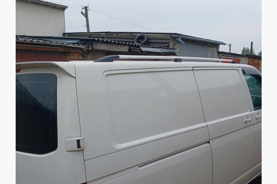 Volkswagen T5 Multivan 2003–2010 Barras de Techo Cromadas Base corta, pies de plástico Foto 5