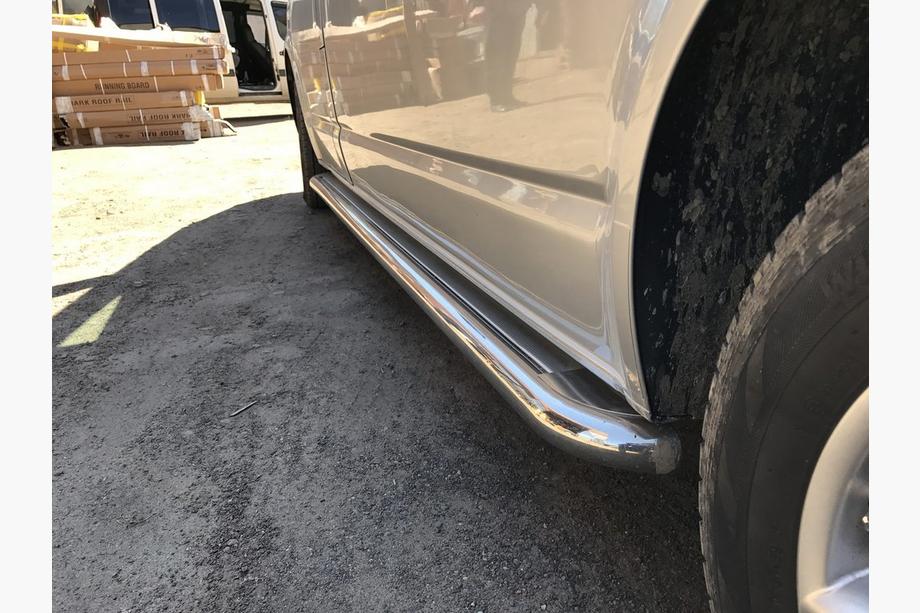 Volkswagen T5 Multivan 2003–2010 Estribos Laterales Premium (2 uds., Acero Inoxidable) Image