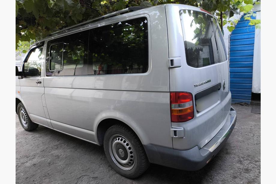 Volkswagen T5 Caravelle 2004-2010 Barras de Techo Cromadas Base corta, pies de plástico Foto 12