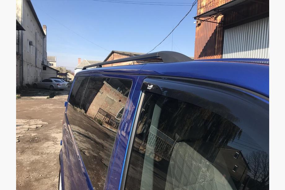 Volkswagen T5 Caravelle 2004-2010 Barras de Techo Negras Base corta, pies metálicos Foto 5