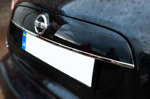 Nissan Juke 2010-2019 Moldura cromada sobre la matrícula (acero inoxidable) OmsaLine - Acero Inoxidable Italiano foto 3