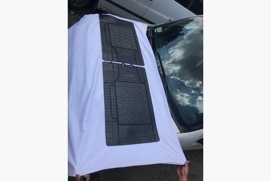 Volkswagen T5 2010-2015 Alfombrillas de goma traseras (2 uds, Stingray) Premium - sin olor Foto 3