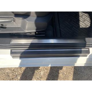 Protecciones de umbral interior de acero inoxidable Carmos (4 uds) Volkswagen Passat B8 2015-2023 foto 4