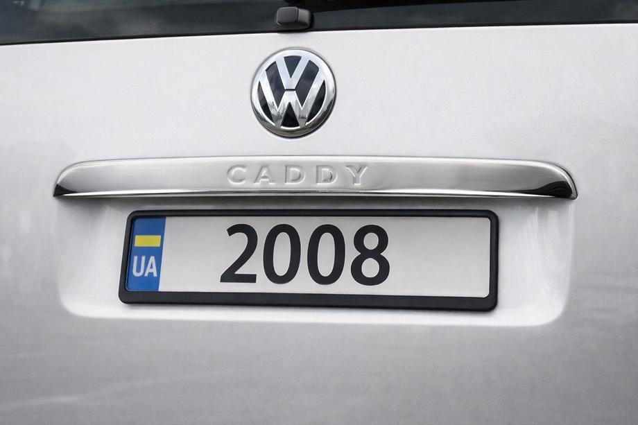 Volkswagen Caddy 2010-2015 Moldura cromada sobre la matrícula (1 puerta, acero inoxidable) Recto sin inscripción, OmsaLine - Acero Inoxidable Italiano Image