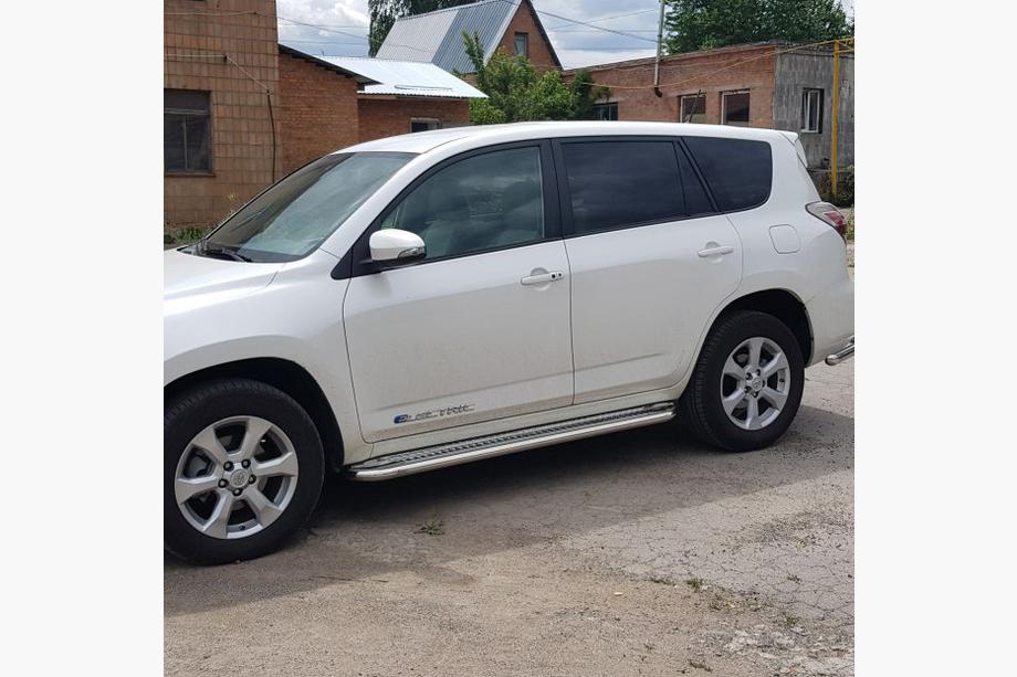 Toyota Rav 4 2006-2013 Estribos Laterales Premium (2 uds., Acero Inoxidable) Image