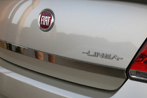 Fiat Linea 2006-2018 Moldura Tapa Maletero 2006-2012 Acero Inoxidable foto 2
