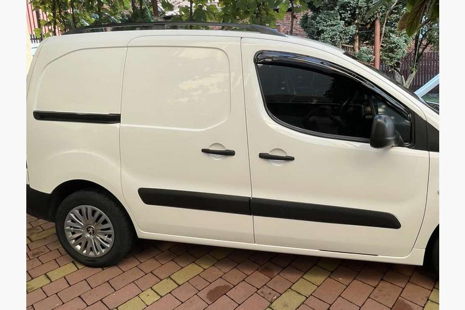 Peugeot Partner Tepee 2008-2018 Barras de Techo Negras Image