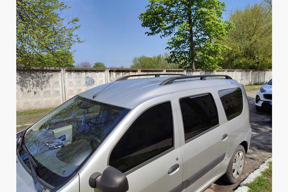 Renault Logan MCV 2005-2013 Barras de Techo Negras Pies de Hierro Fundido Image