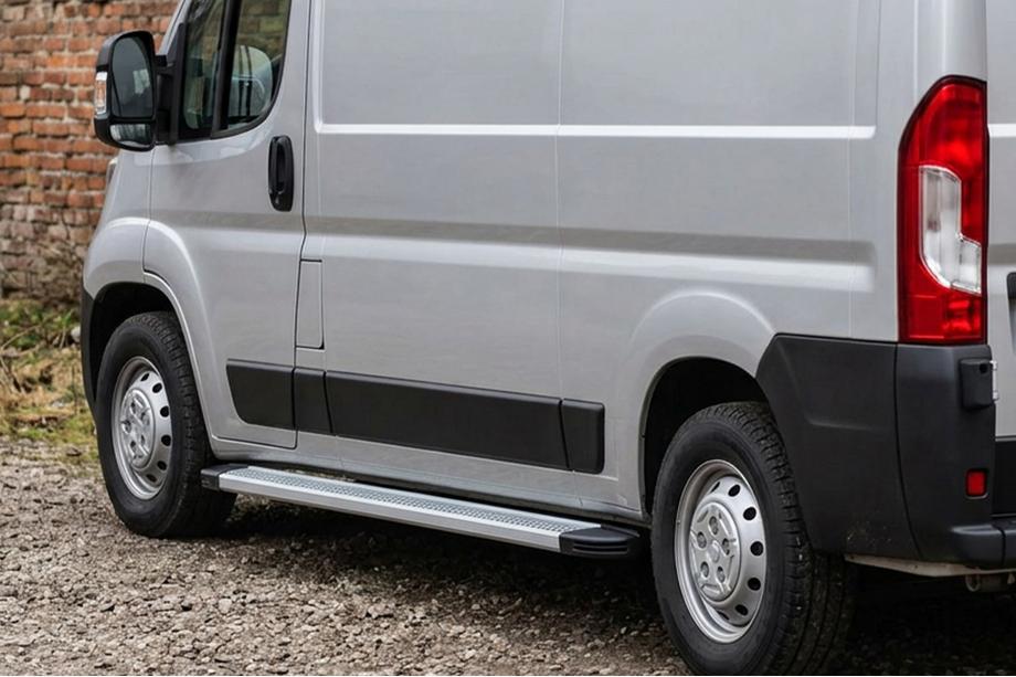 Fiat Ducato 2006-2025 Estribos Laterales Maya V2 (2 uds., Aluminio) Image