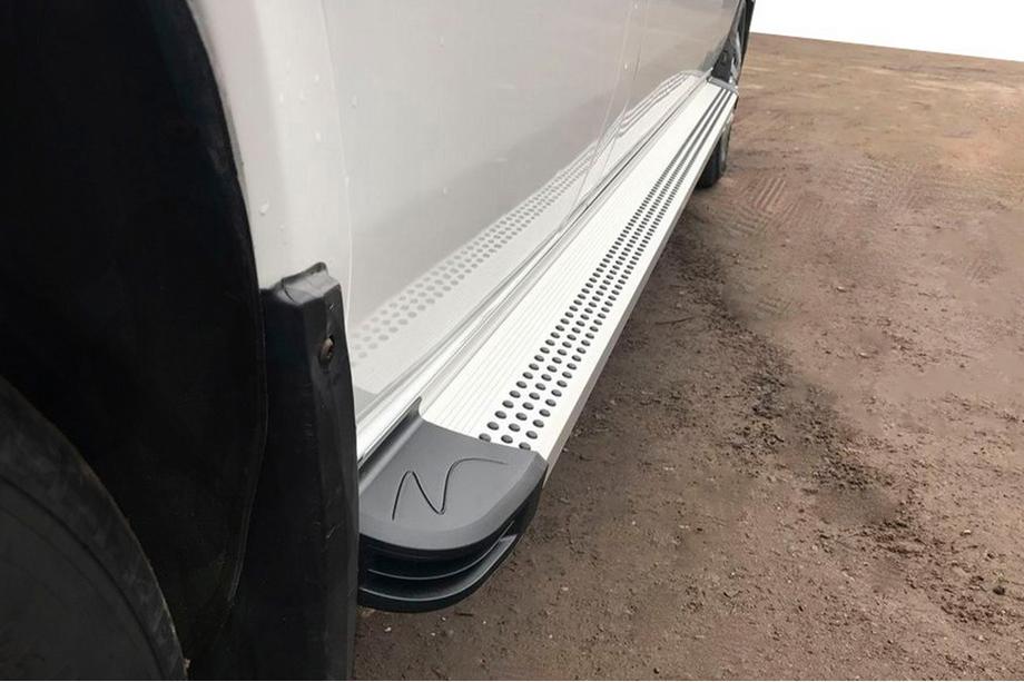 Volkswagen LT 1995-2006 Estribos Laterales Maya V2 (2 uds., Aluminio) Image