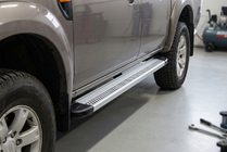 Mazda BT-50 2007-2012 Estribos Laterales Maya V2 (2 uds., Aluminio) foto 1
