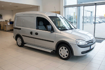 Opel Combo 2002–2012 Estribos Laterales Maya V2 (2 uds., Aluminio) foto 1