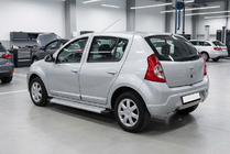Renault Sandero 2007-2013 Estribos Laterales Maya V2 (2 uds., Aluminio) foto 1