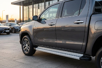 Toyota Hilux 2015- Estribos Laterales Maya V2 (2 uds., Aluminio) foto 1