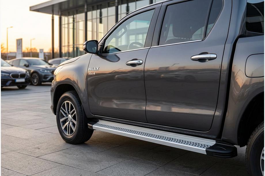 Toyota Hilux 2015- Estribos Laterales Maya V2 (2 uds., Aluminio) Image