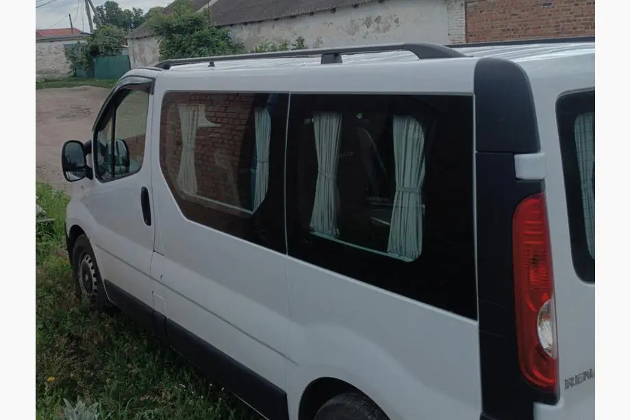 Renault Trafic 2001–2015 Barras de Techo Negras Foto 11