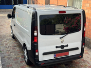 Renault Trafic 2015- Barras de Techo Negras Corto, Pies de Plastico foto 4