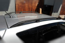 Toyota Rav 4 2006-2013 Barras de Techo Negras Turcas Base corta, pies de plástico foto 4