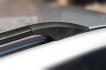 Toyota Rav 4 2006-2013 Barras de Techo Negras Turcas Base corta, pies de plástico foto 11