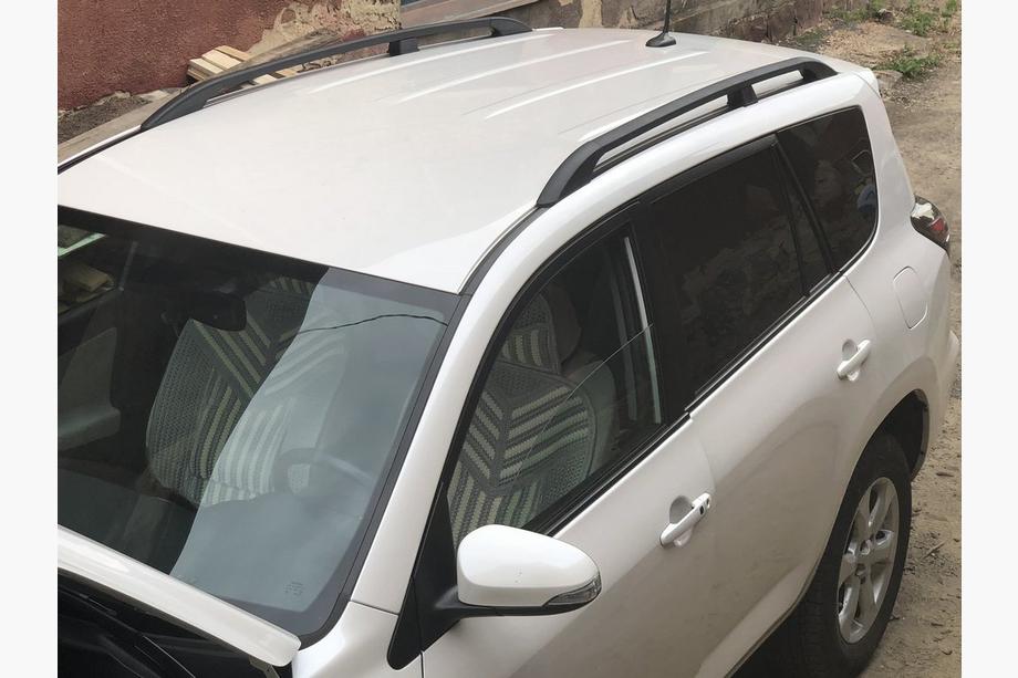 Toyota Rav 4 2006-2013 Barras de Techo Negras Turcas Base corta, pies metálicos Foto 8